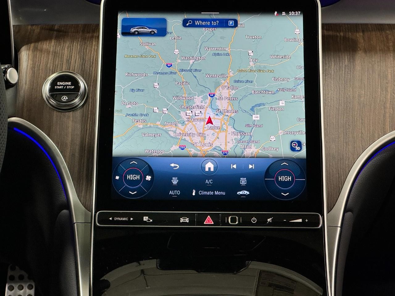 Mercedes-Benz GLC Vehicle Full-screen Gallery Image 14