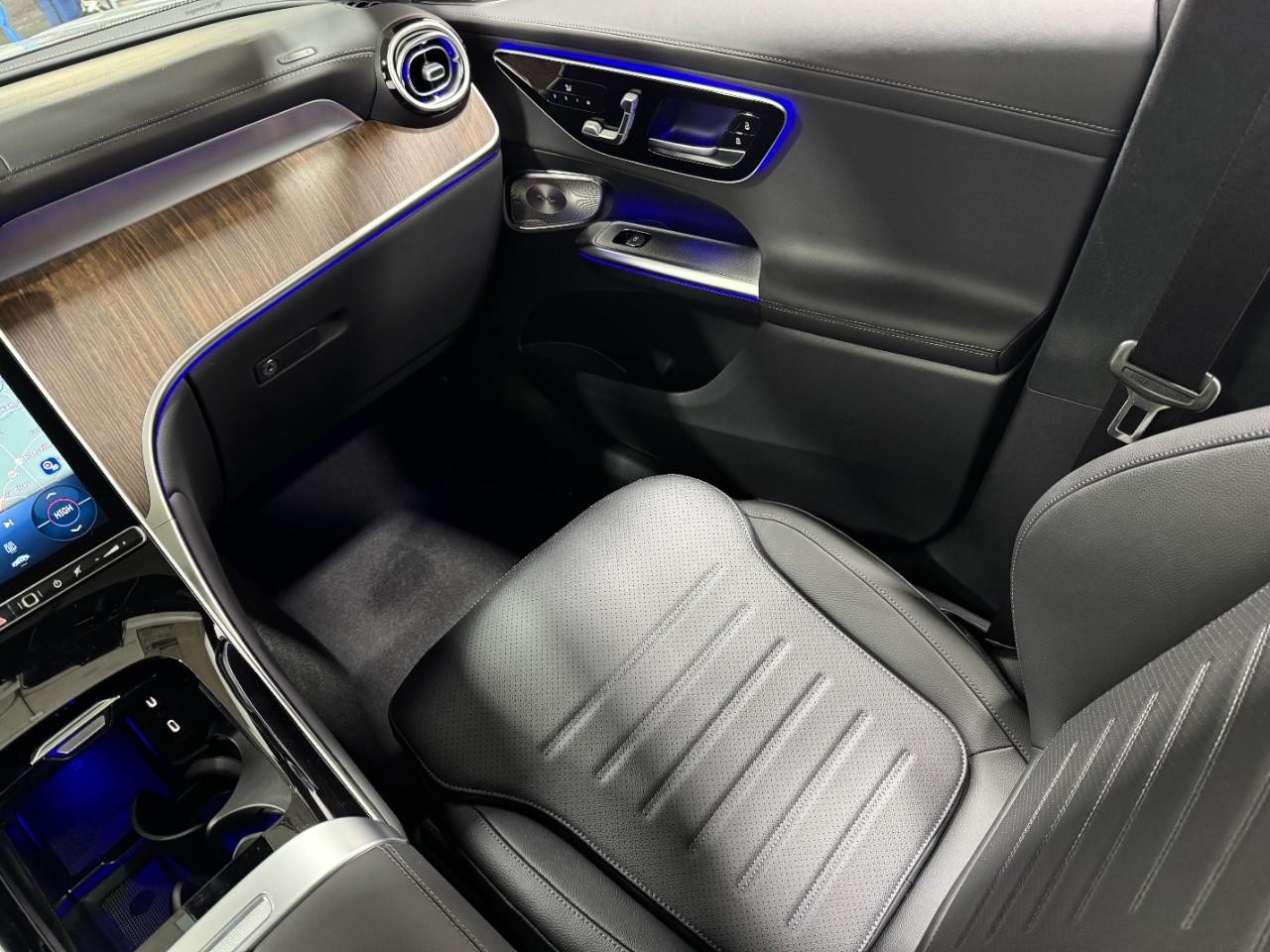 Mercedes-Benz GLC Vehicle Full-screen Gallery Image 15