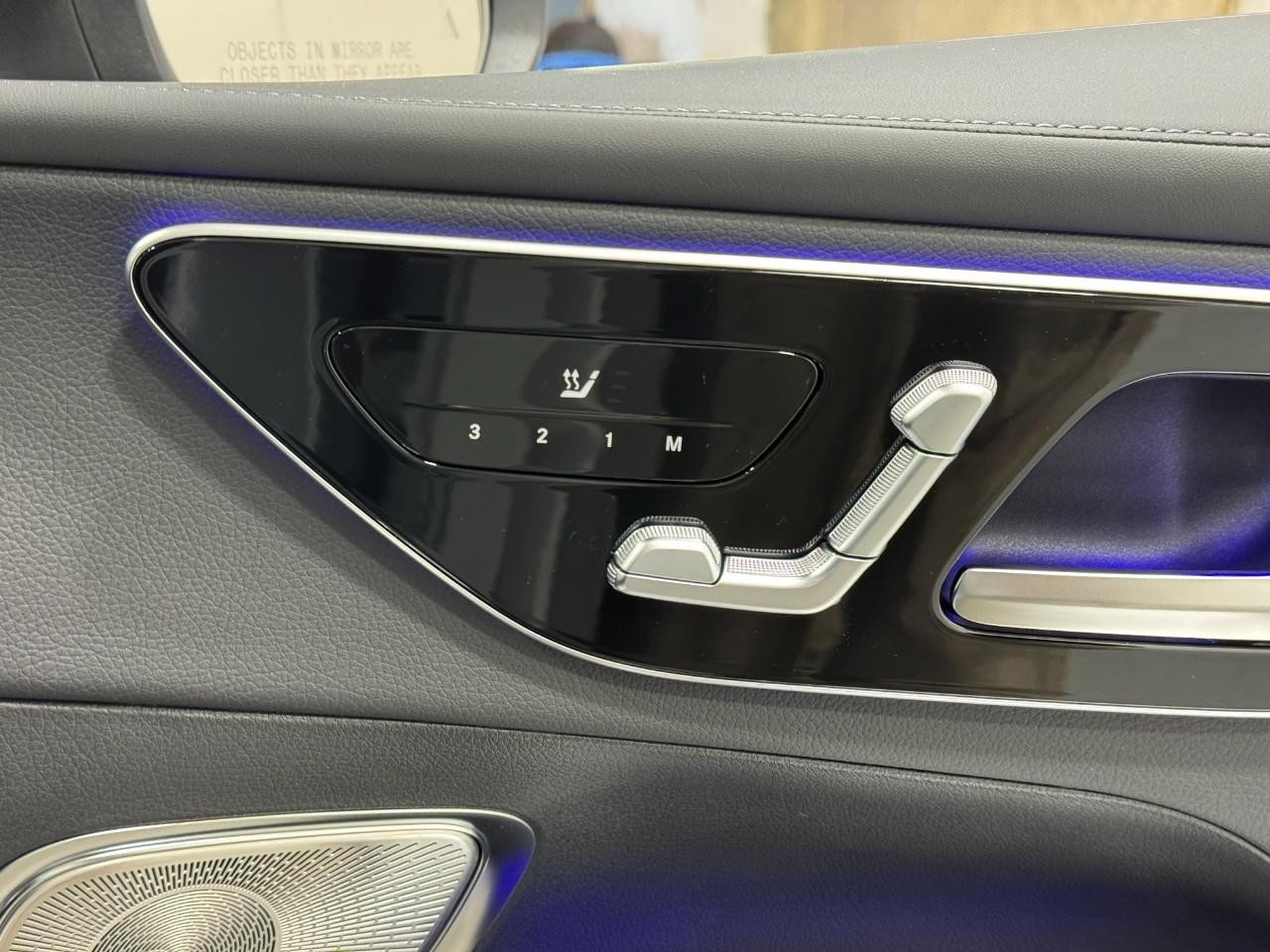 Mercedes-Benz GLC Vehicle Full-screen Gallery Image 19