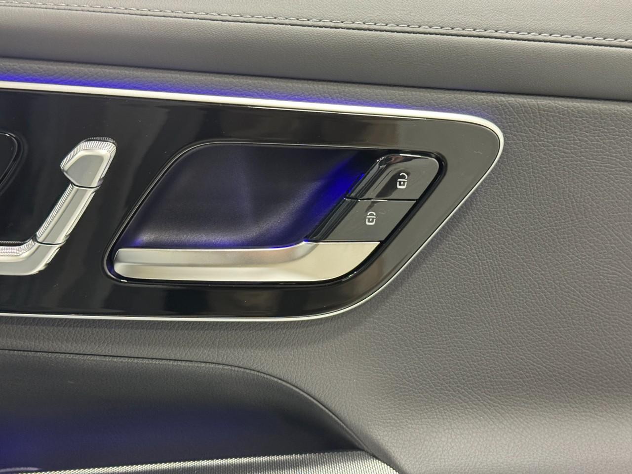 Mercedes-Benz GLC Vehicle Full-screen Gallery Image 20