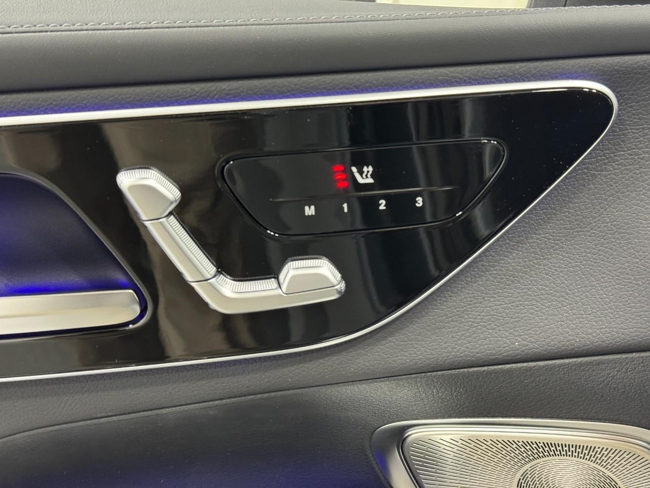 Mercedes-Benz GLC Vehicle Full-screen Gallery Image 22