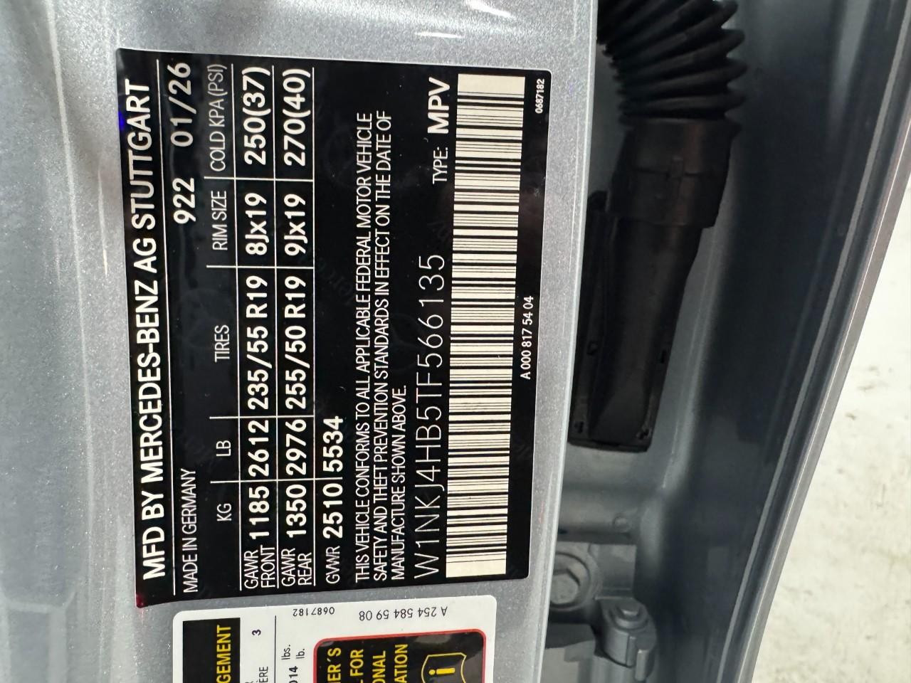 Mercedes-Benz GLC Vehicle Full-screen Gallery Image 35