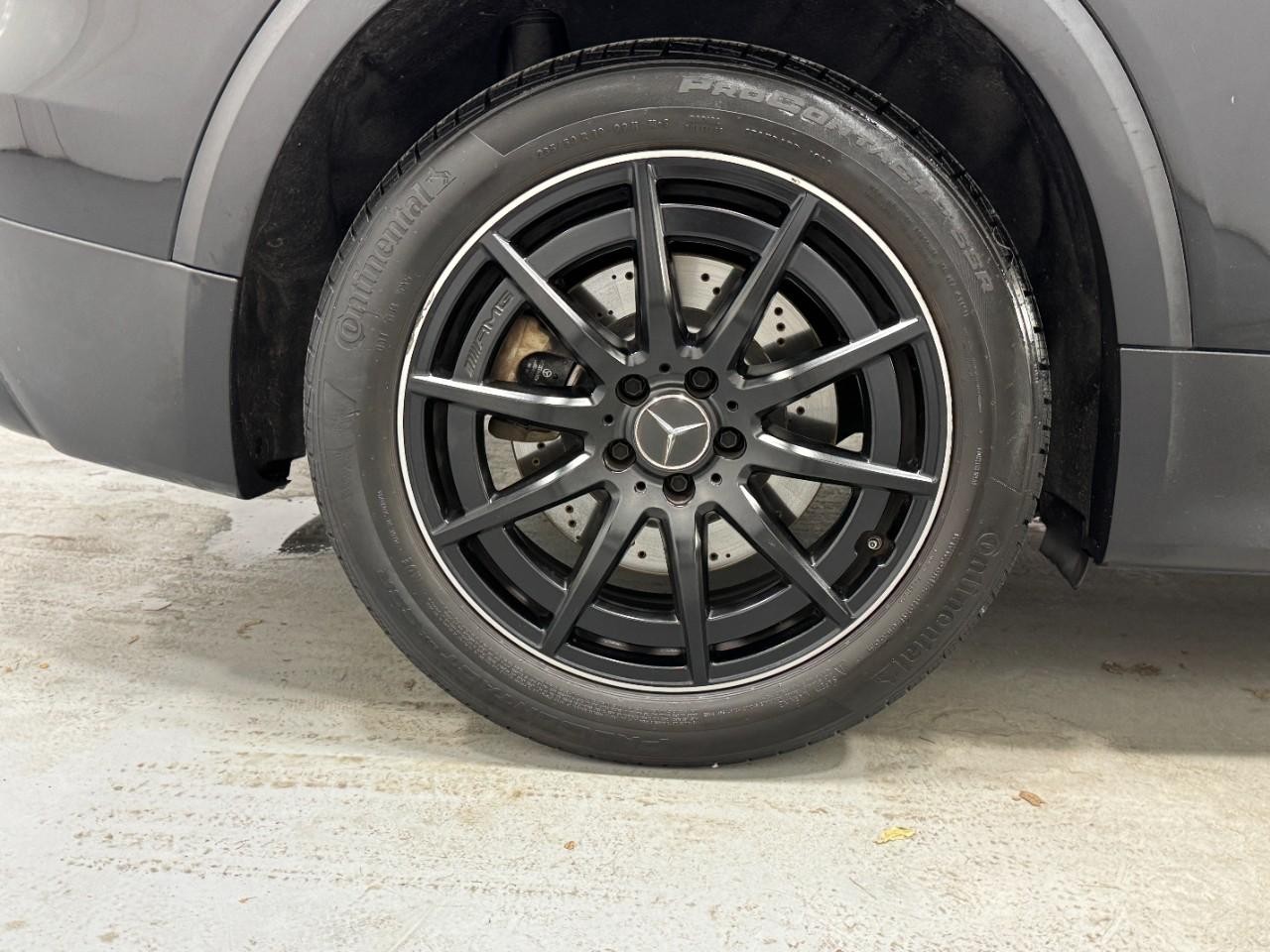 Mercedes-Benz GLB Vehicle Full-screen Gallery Image 5