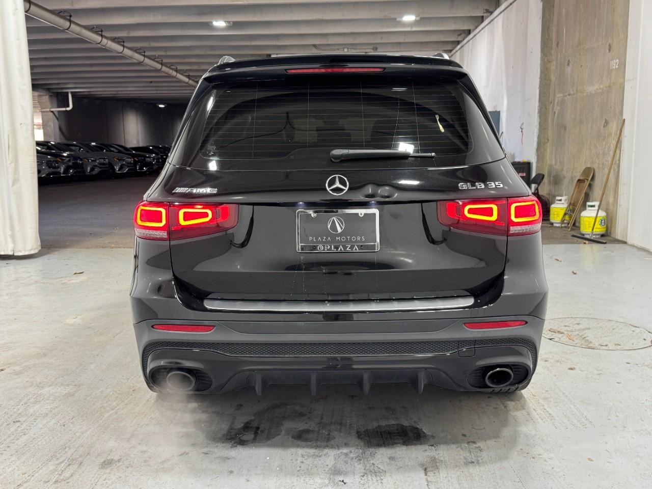 Mercedes-Benz GLB Vehicle Full-screen Gallery Image 9