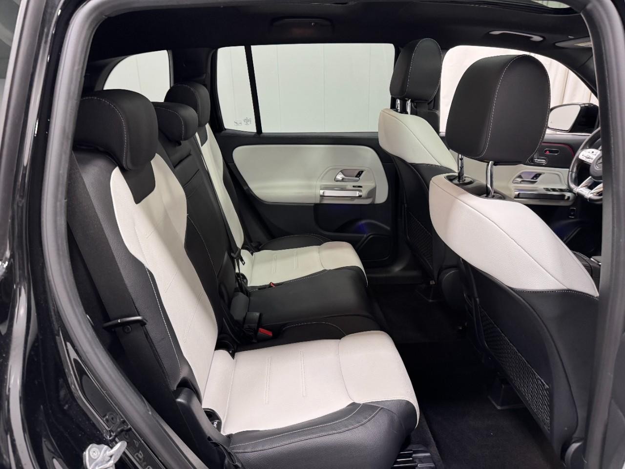 Mercedes-Benz GLB Vehicle Full-screen Gallery Image 10