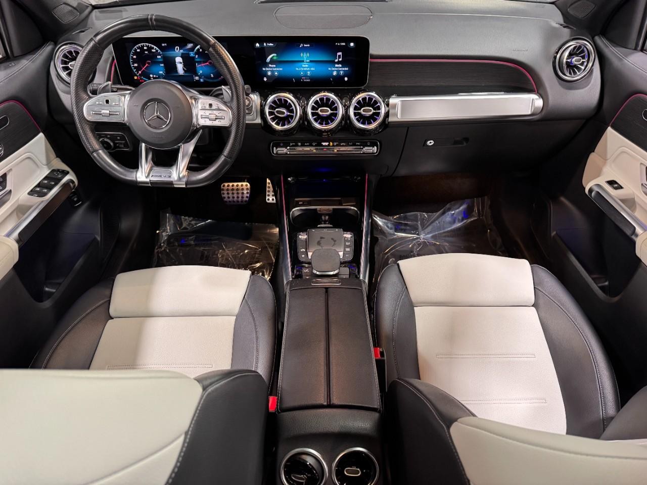 Mercedes-Benz GLB Vehicle Full-screen Gallery Image 12