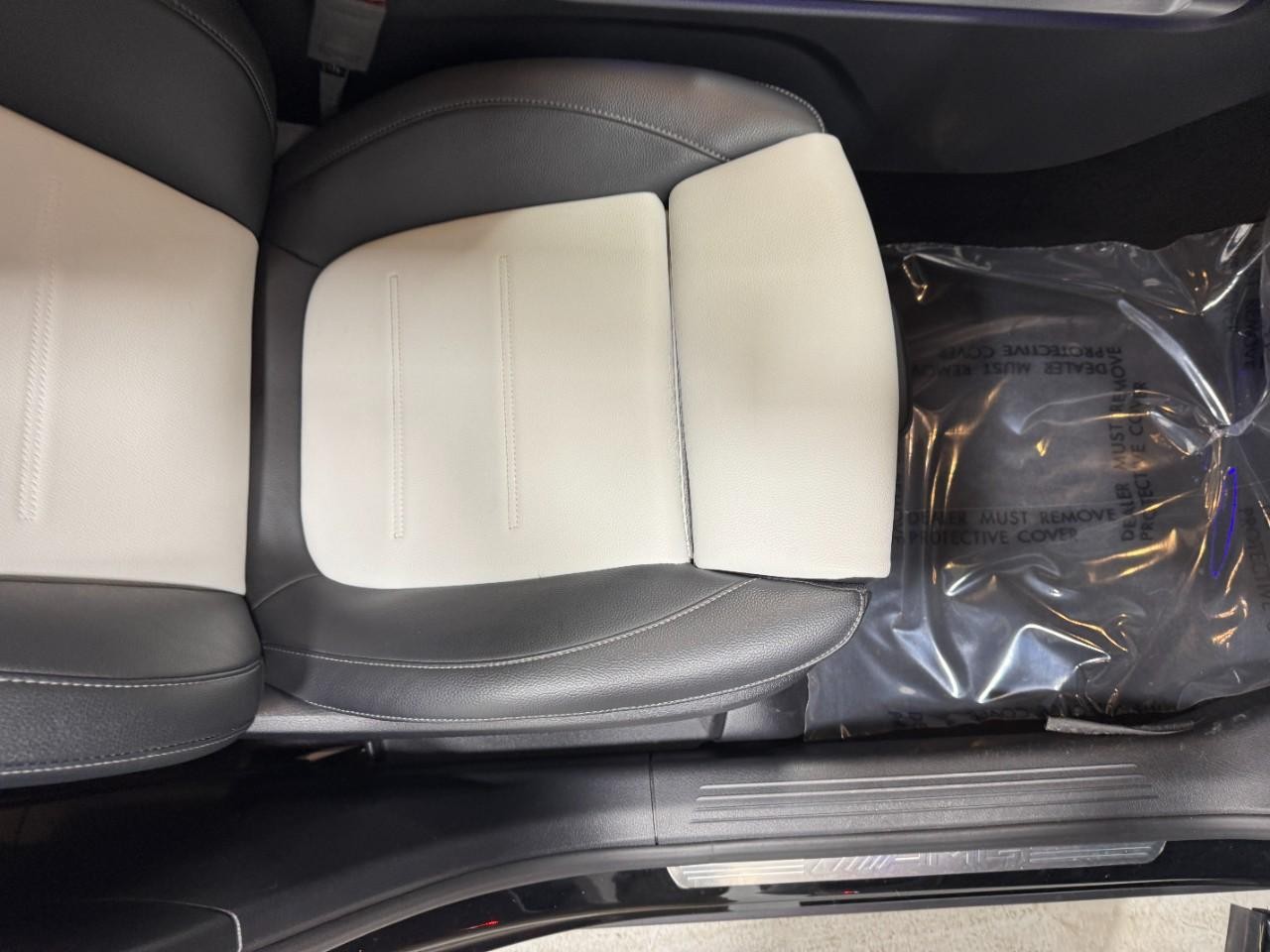 Mercedes-Benz GLB Vehicle Full-screen Gallery Image 19