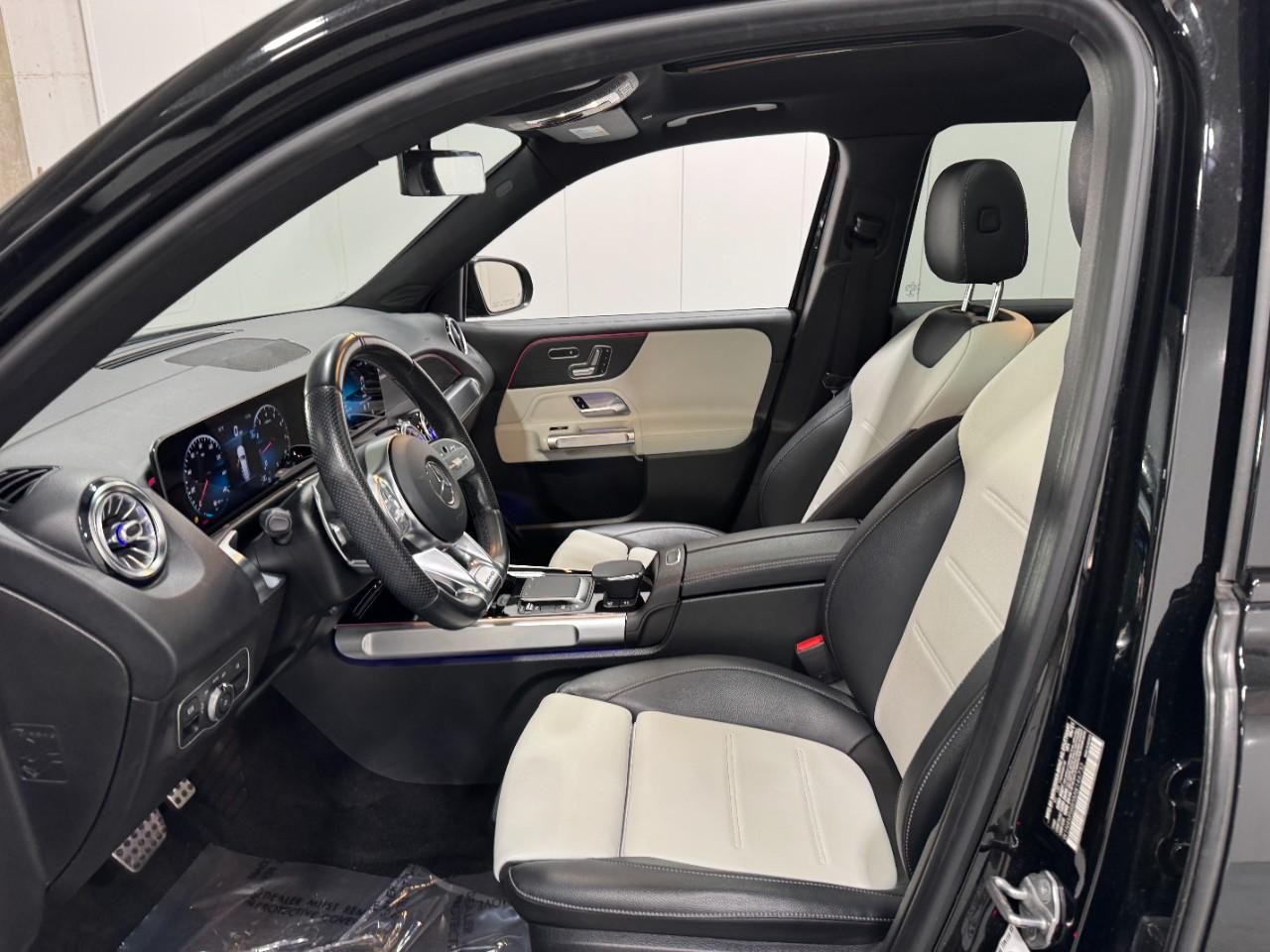 Mercedes-Benz GLB Vehicle Full-screen Gallery Image 28