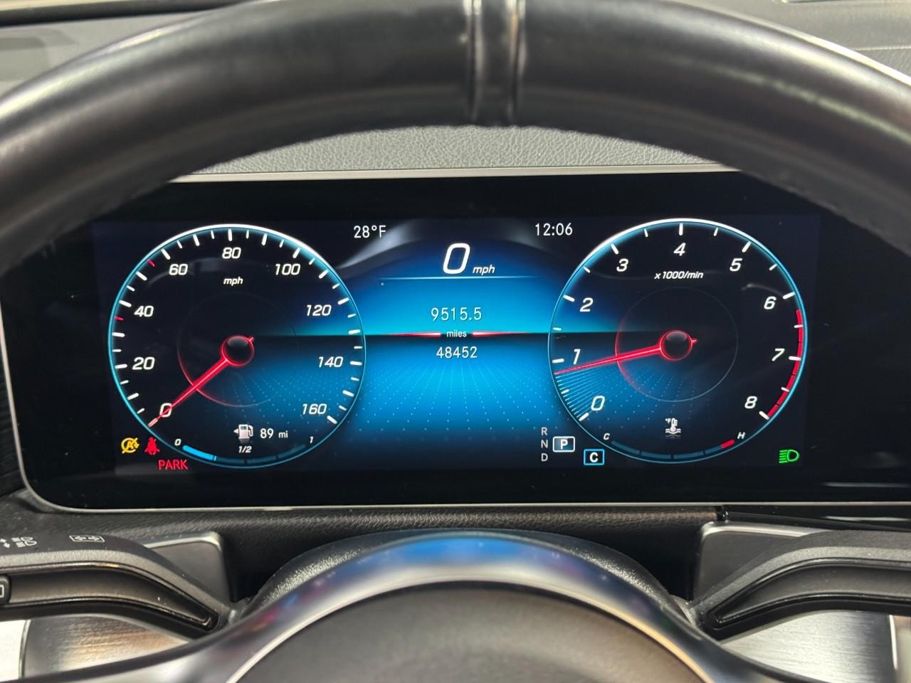 Mercedes-Benz GLB Vehicle Full-screen Gallery Image 35