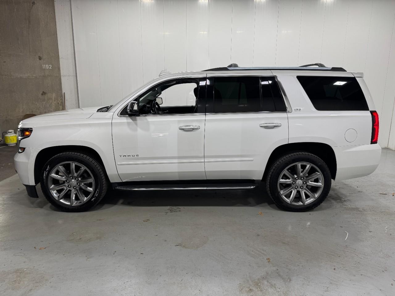 Chevrolet Tahoe Vehicle Full-screen Gallery Image 2