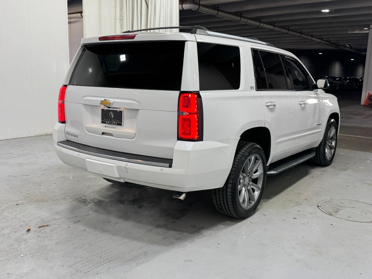 Chevrolet Tahoe Vehicle Full-screen Gallery Image 4