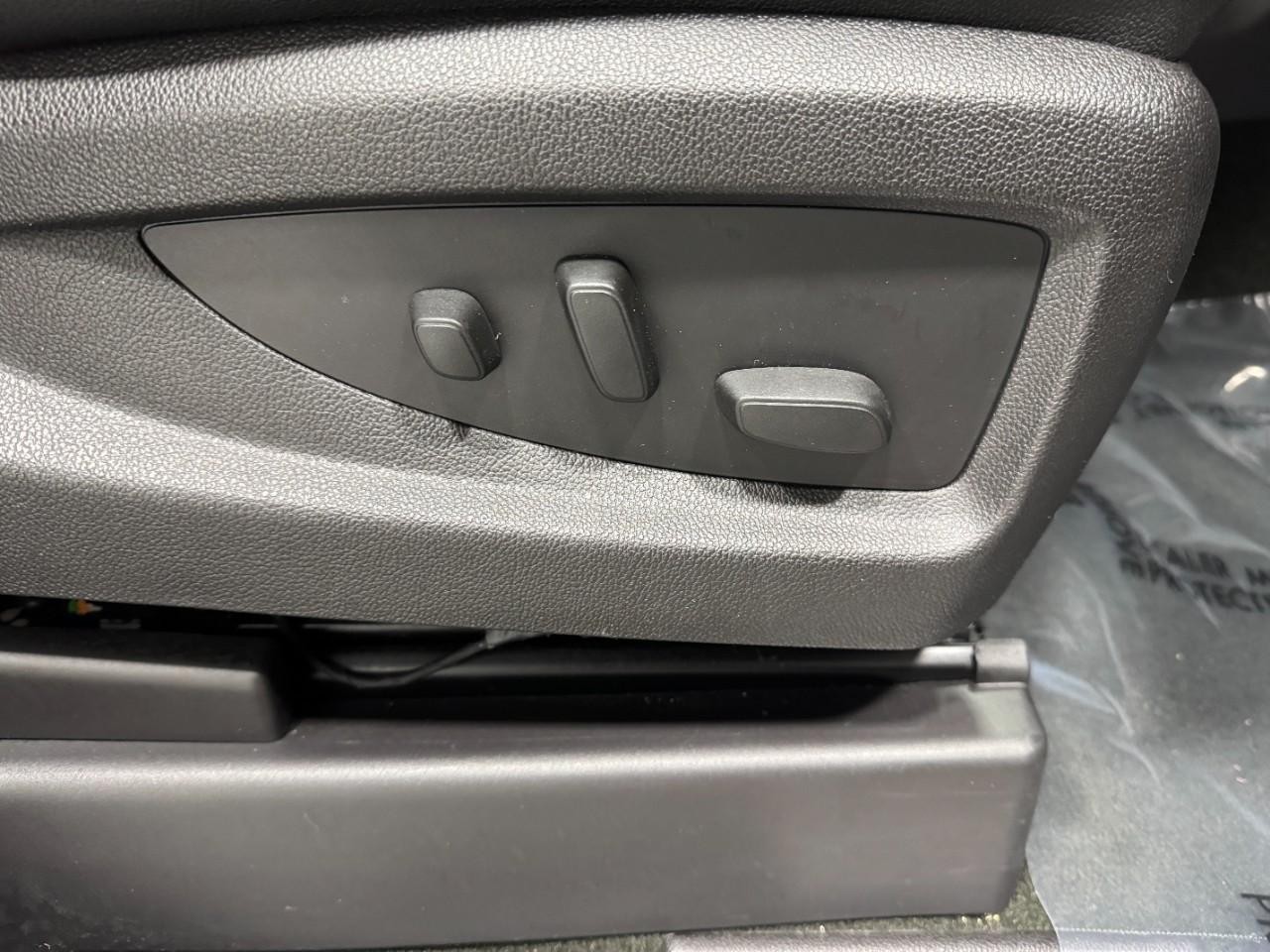 Chevrolet Tahoe Vehicle Full-screen Gallery Image 23