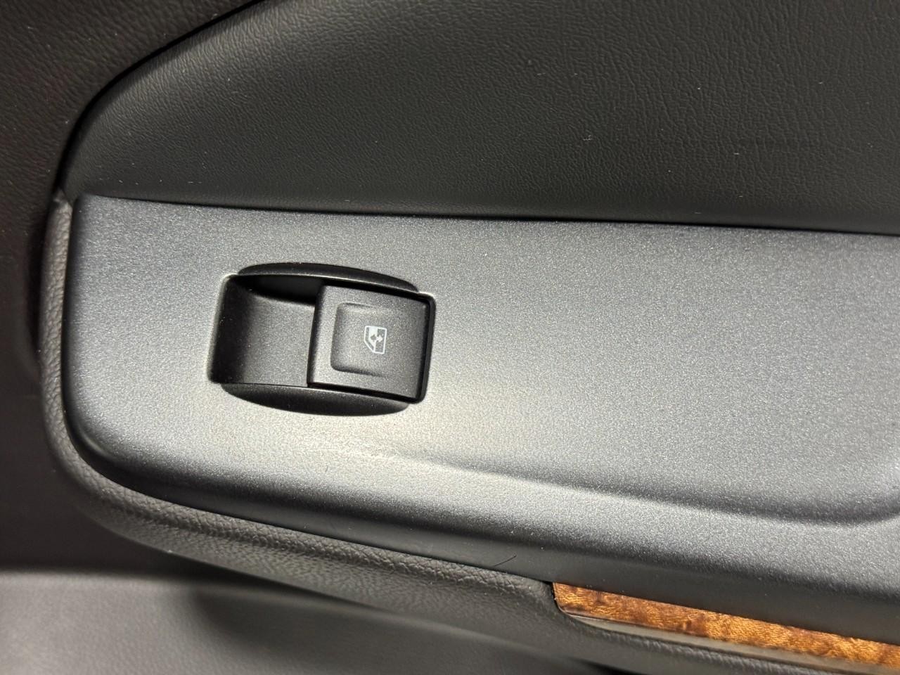 Chevrolet Tahoe Vehicle Full-screen Gallery Image 25