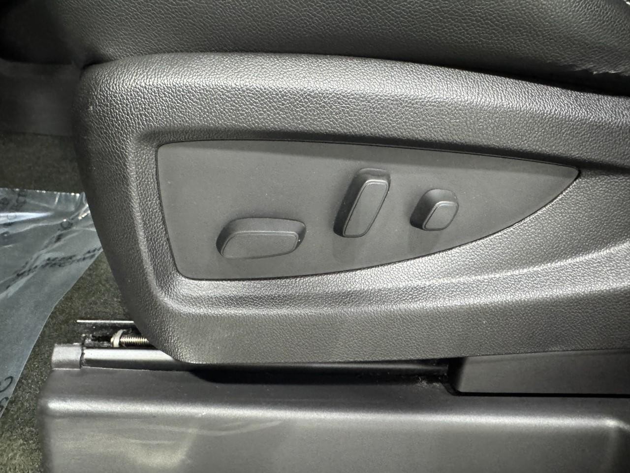 Chevrolet Tahoe Vehicle Full-screen Gallery Image 32