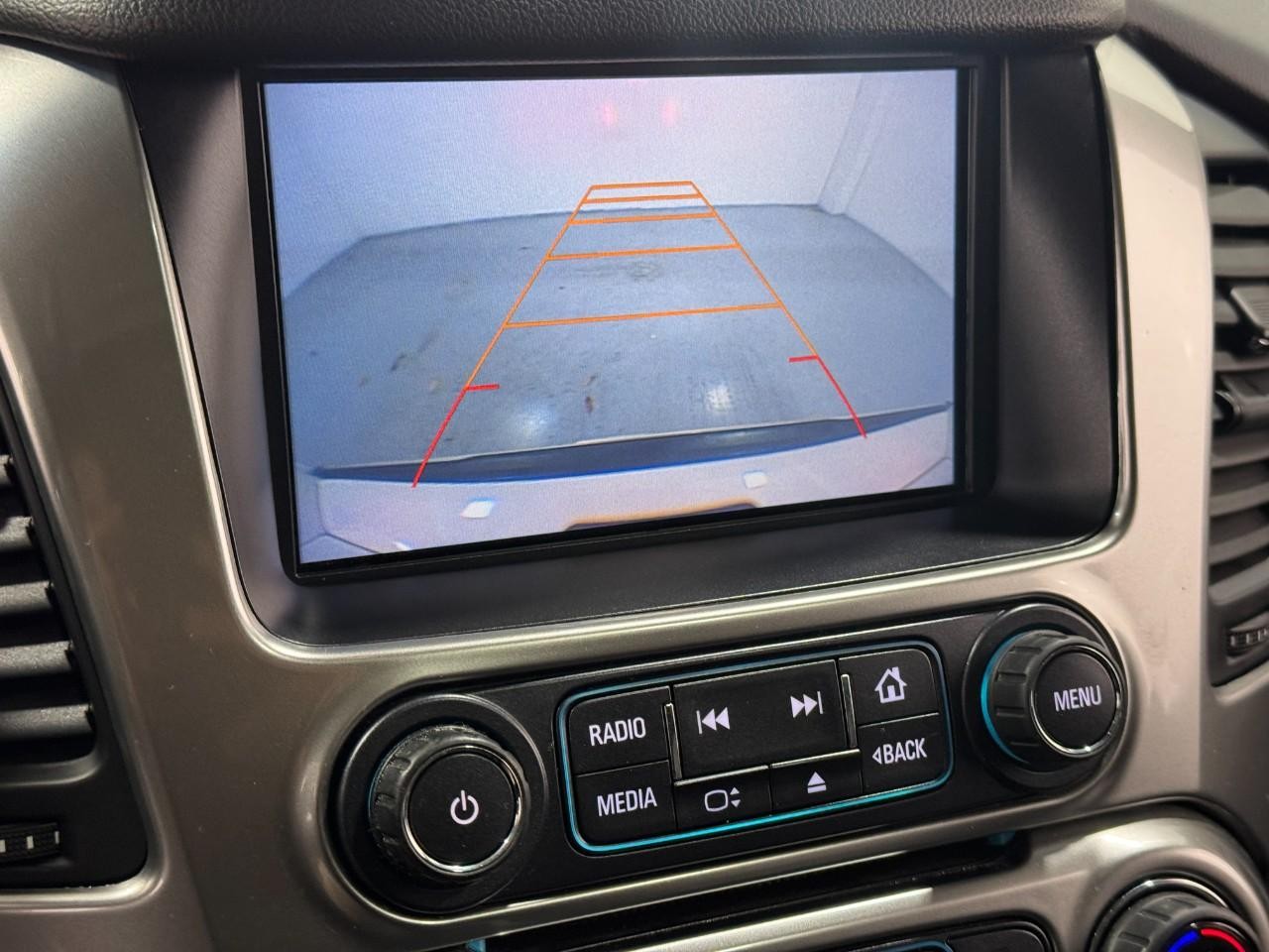 Chevrolet Tahoe Vehicle Full-screen Gallery Image 38