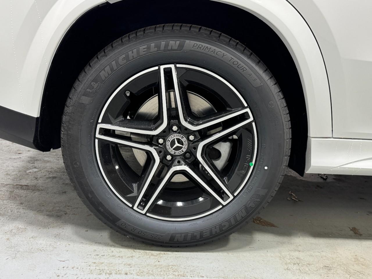 Mercedes-Benz GLE Vehicle Full-screen Gallery Image 5