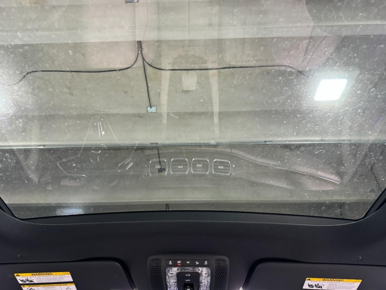 Mercedes-Benz GLE Vehicle Full-screen Gallery Image 11