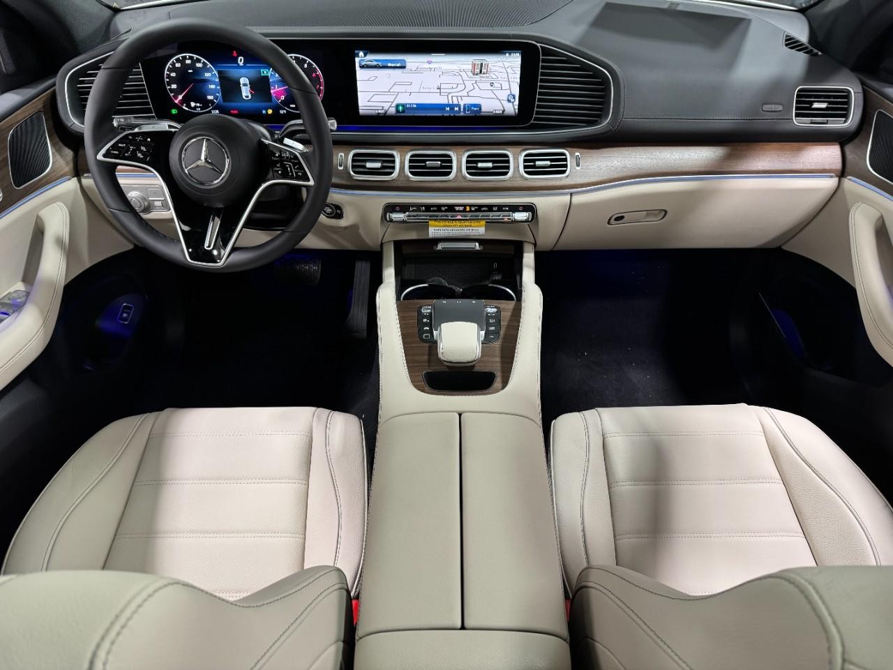 Mercedes-Benz GLE Vehicle Full-screen Gallery Image 12