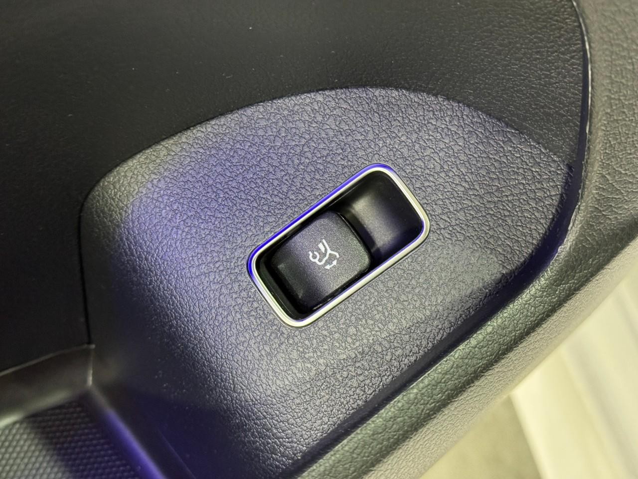 Mercedes-Benz GLE Vehicle Full-screen Gallery Image 27