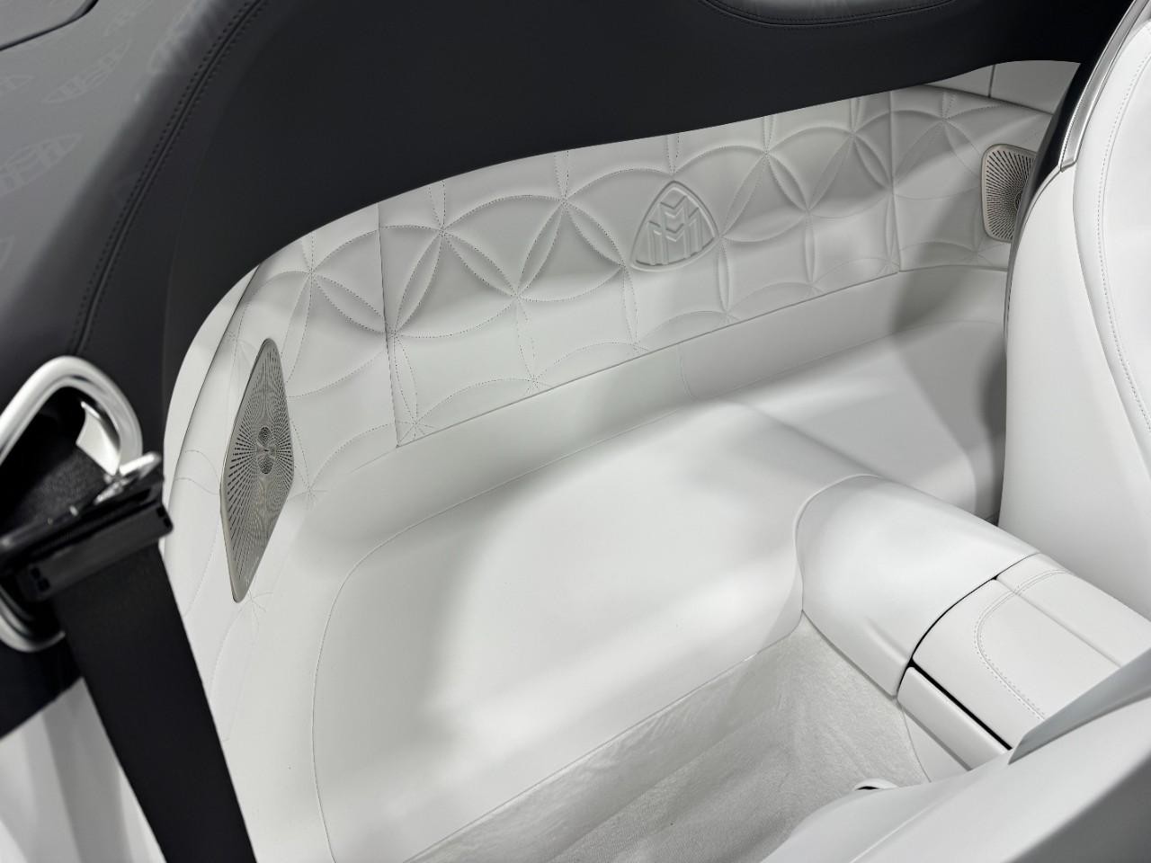 Mercedes-Benz SL Vehicle Full-screen Gallery Image 10