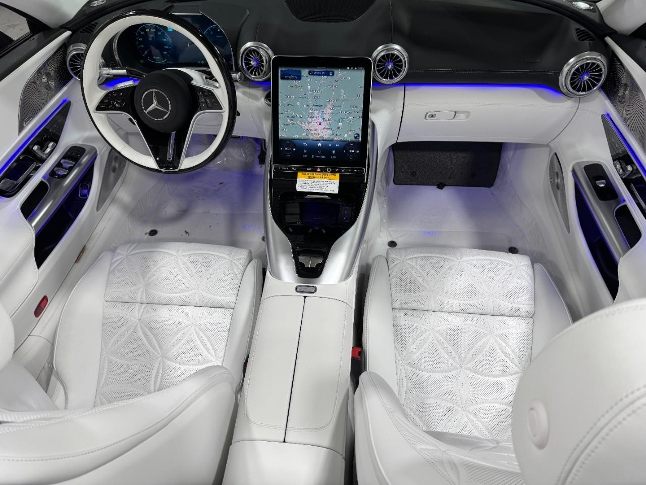 Mercedes-Benz SL Vehicle Full-screen Gallery Image 11