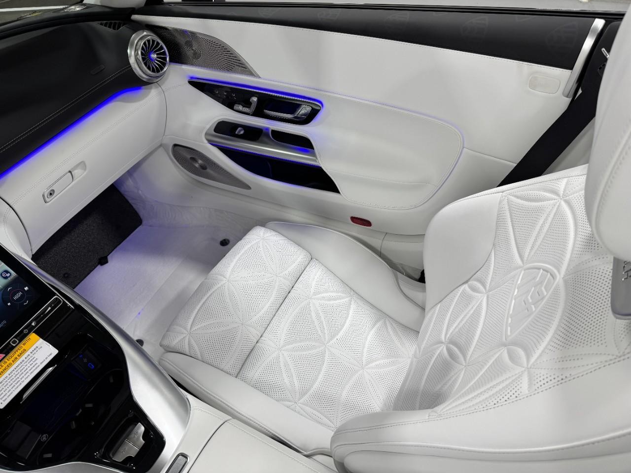 Mercedes-Benz SL Vehicle Full-screen Gallery Image 14