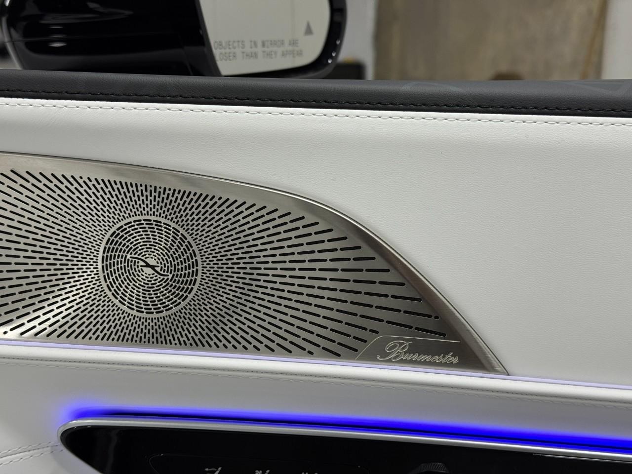 Mercedes-Benz SL Vehicle Full-screen Gallery Image 17