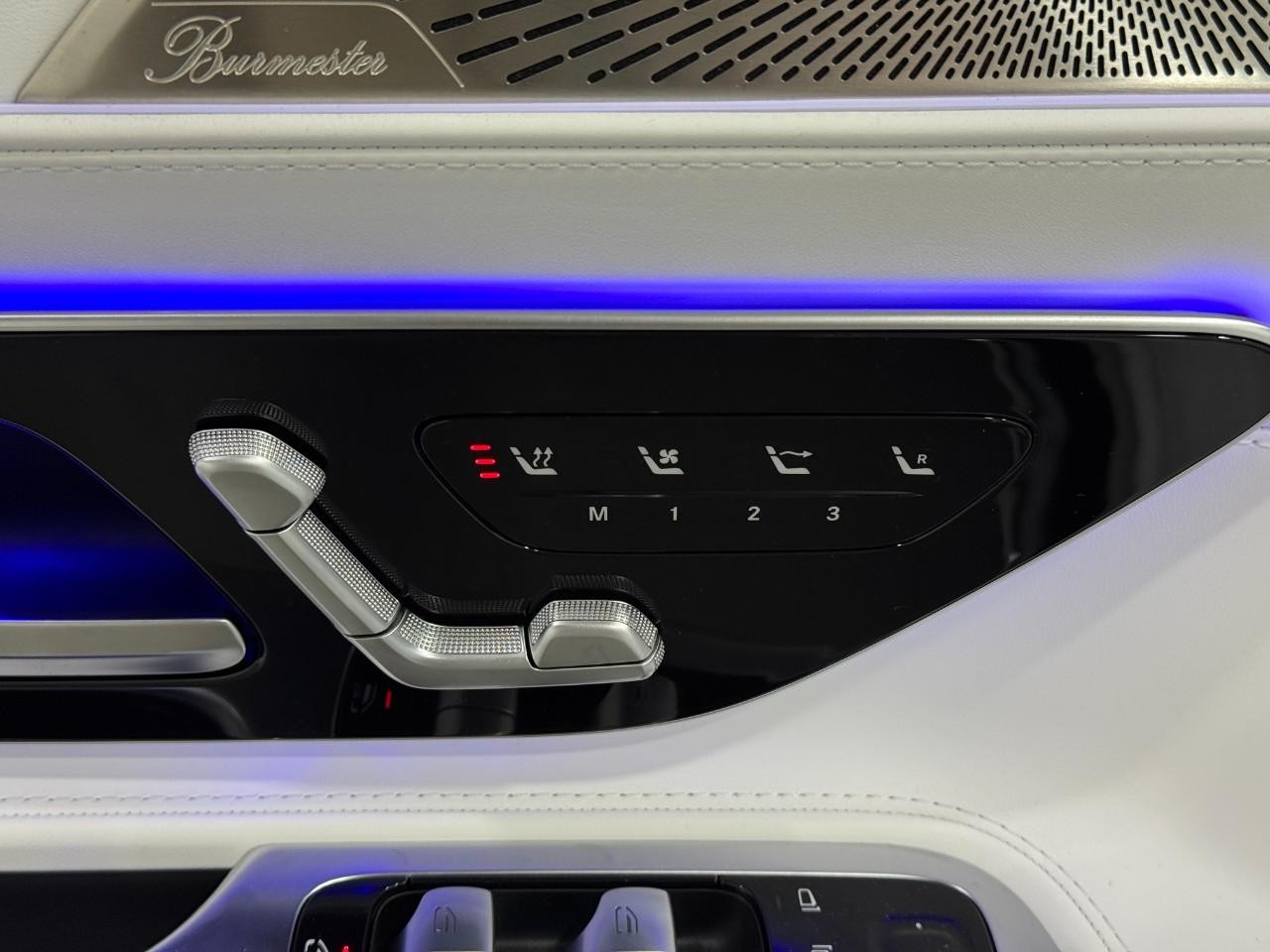 Mercedes-Benz SL Vehicle Full-screen Gallery Image 22