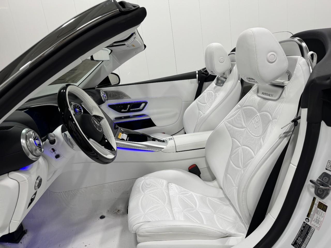 Mercedes-Benz SL Vehicle Full-screen Gallery Image 26