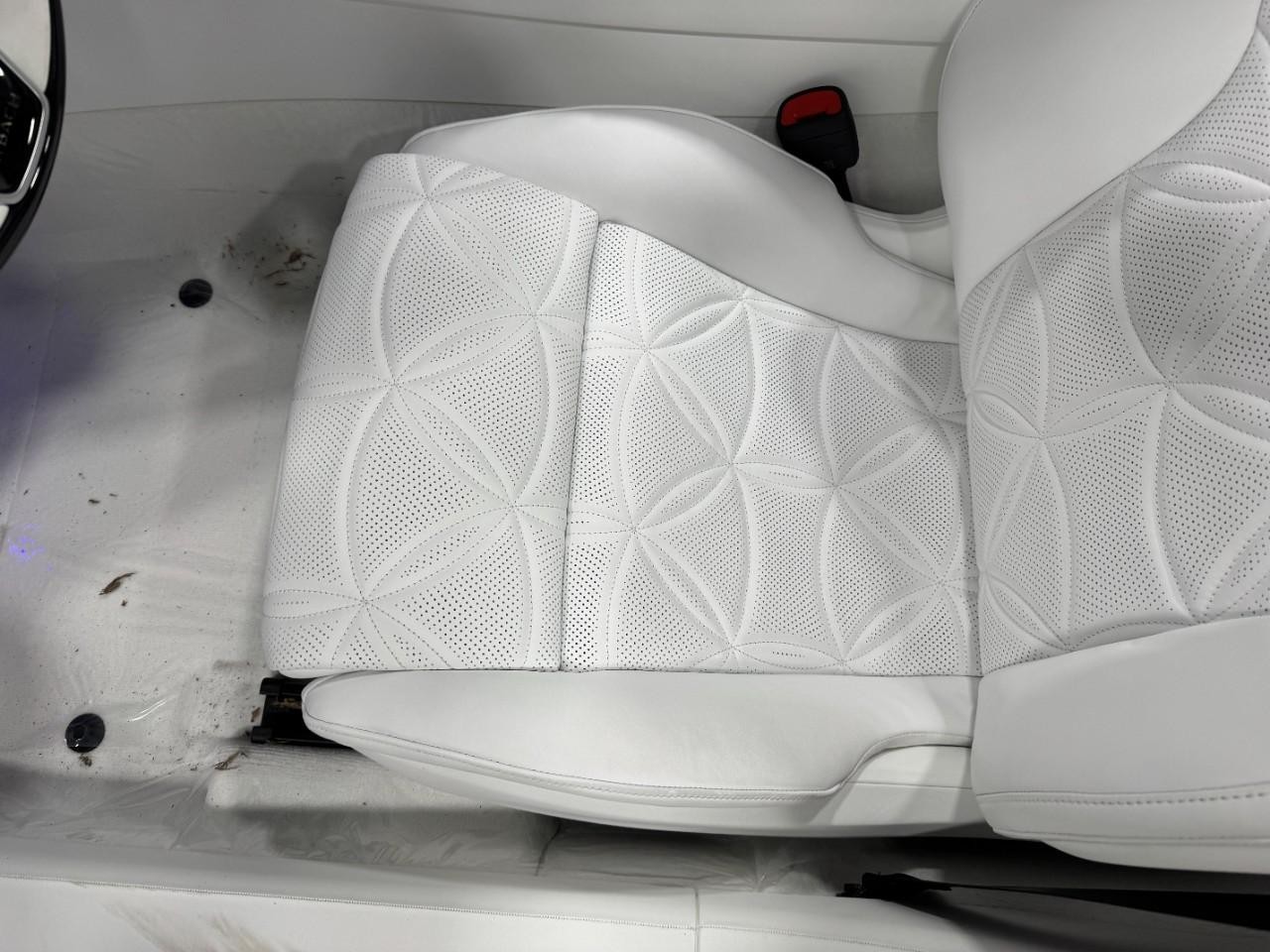 Mercedes-Benz SL Vehicle Full-screen Gallery Image 27