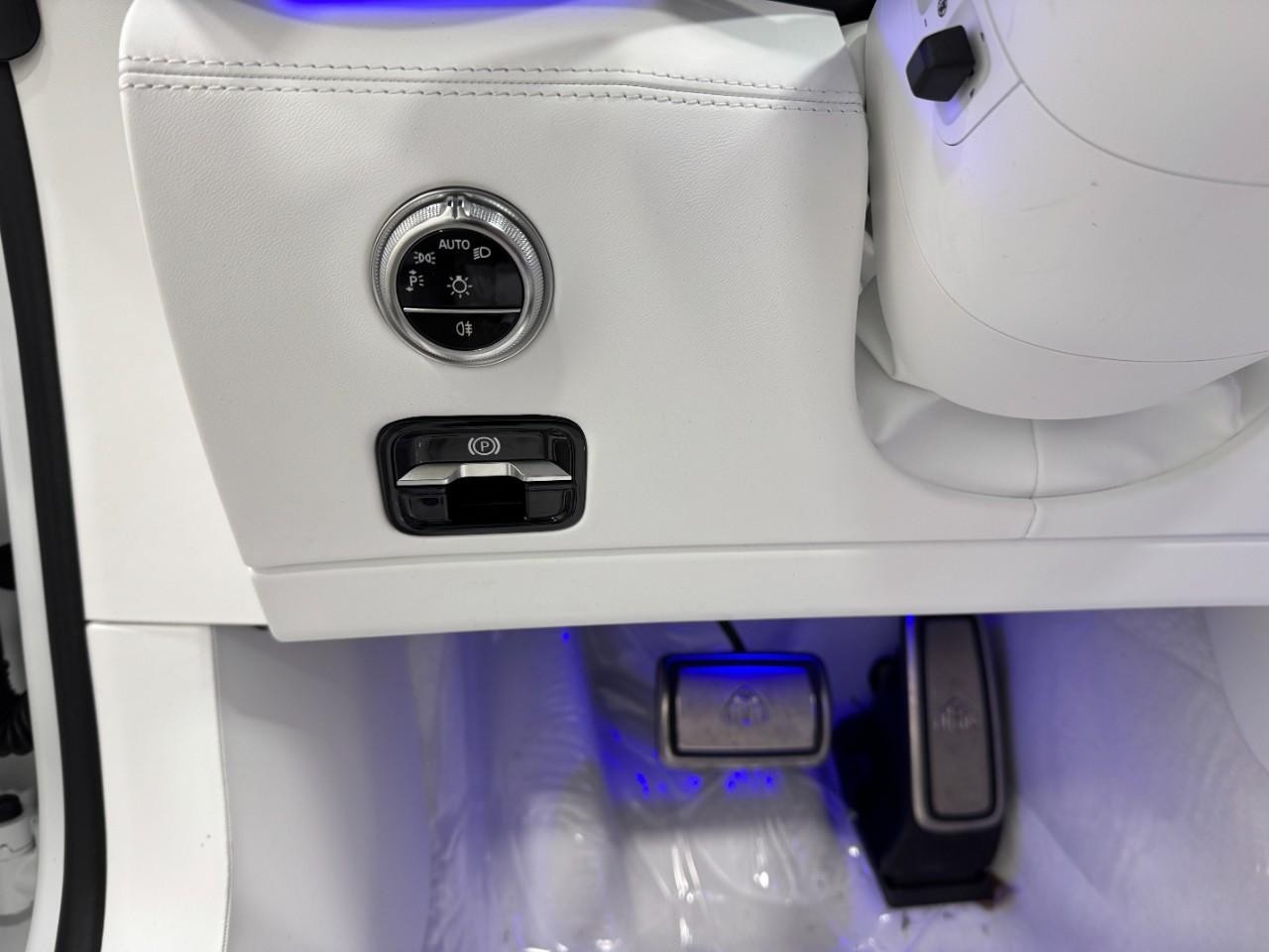 Mercedes-Benz SL Vehicle Full-screen Gallery Image 28