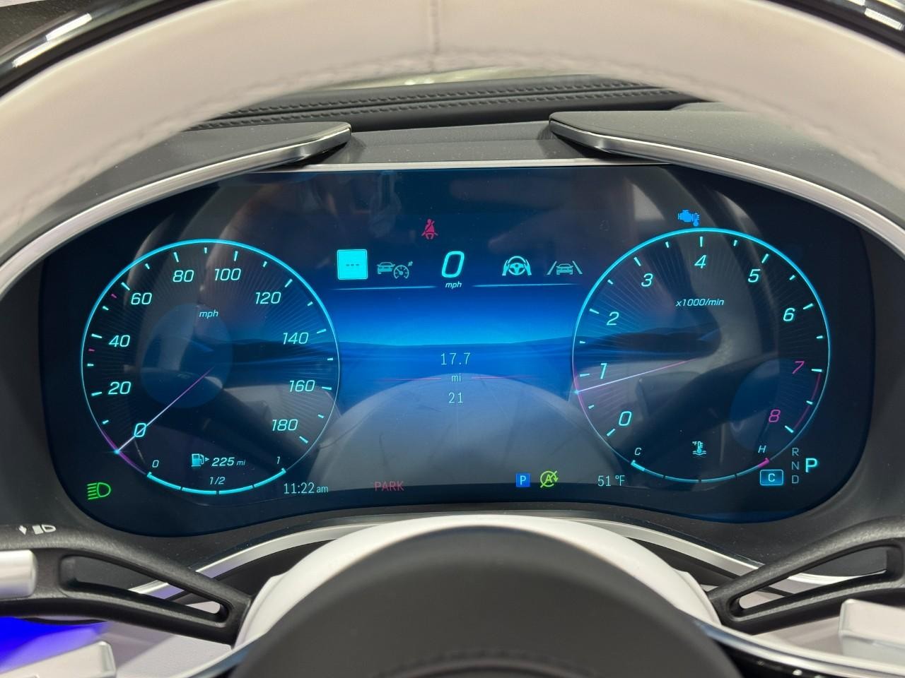 Mercedes-Benz SL Vehicle Full-screen Gallery Image 31