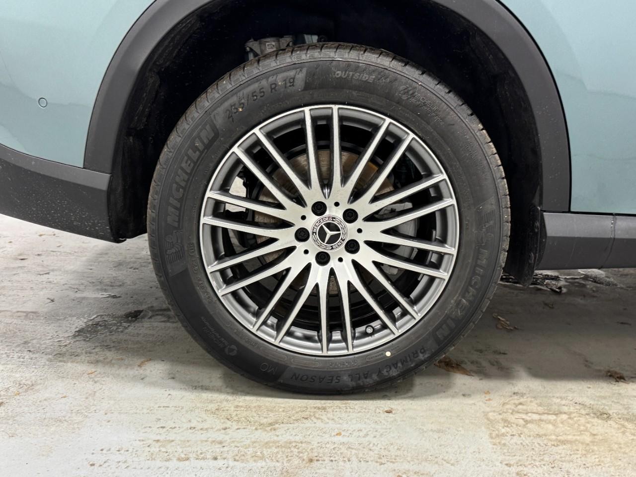 Mercedes-Benz GLC Vehicle Full-screen Gallery Image 5