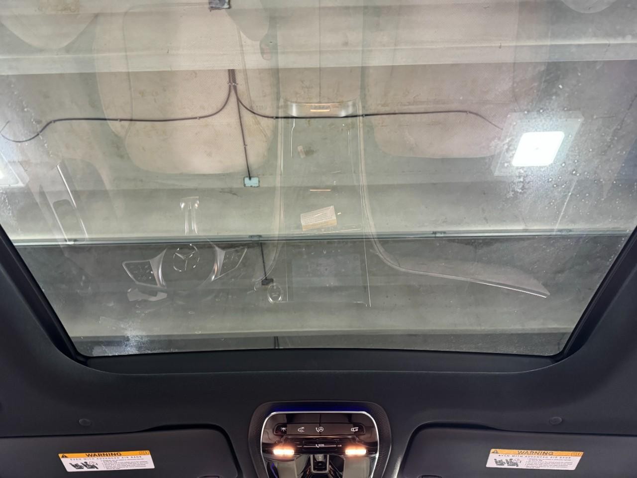 Mercedes-Benz GLC Vehicle Full-screen Gallery Image 11