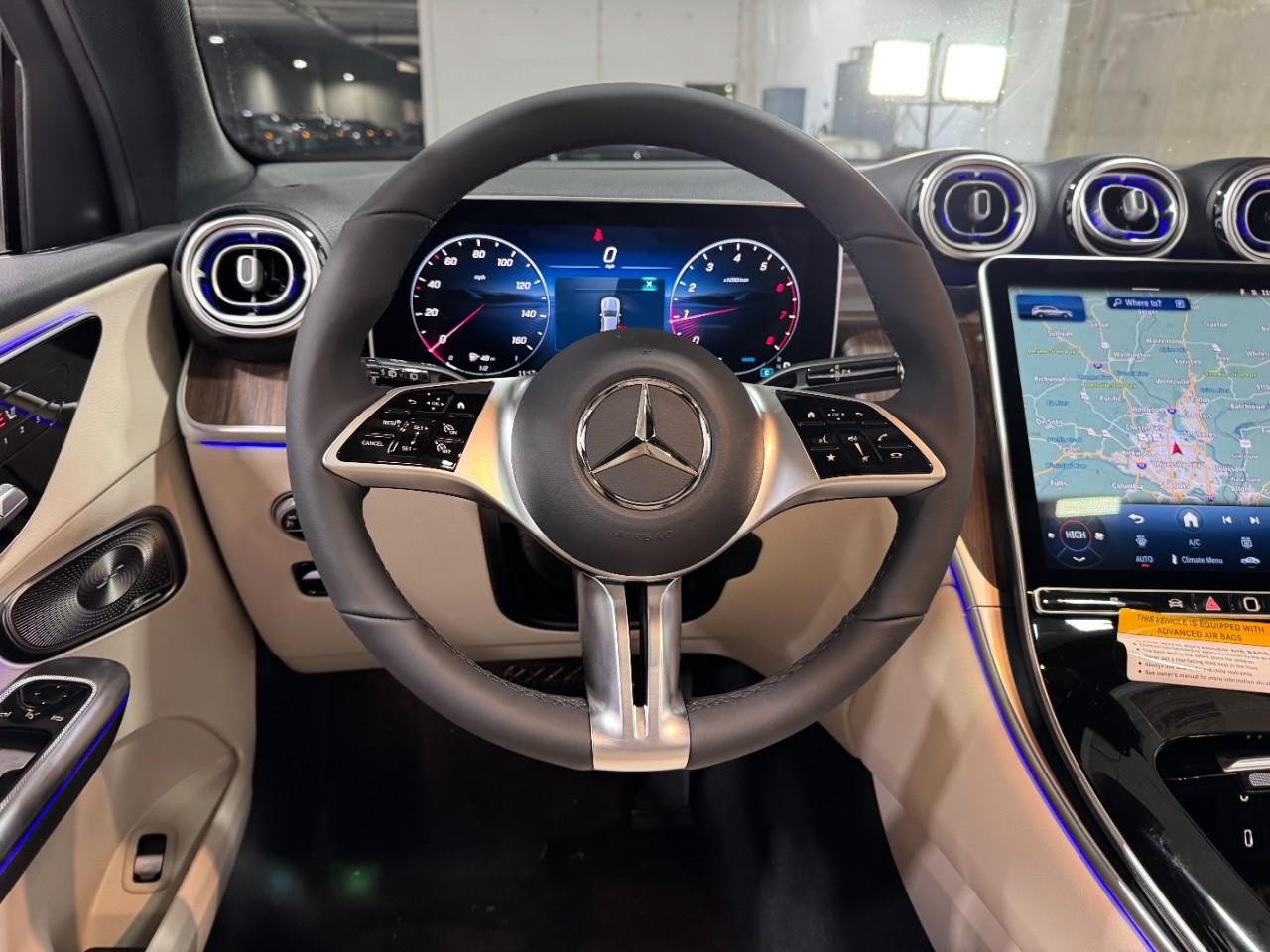 Mercedes-Benz GLC Vehicle Full-screen Gallery Image 13