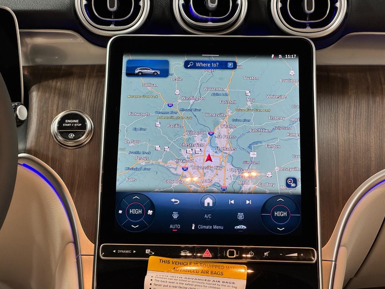 Mercedes-Benz GLC Vehicle Full-screen Gallery Image 14