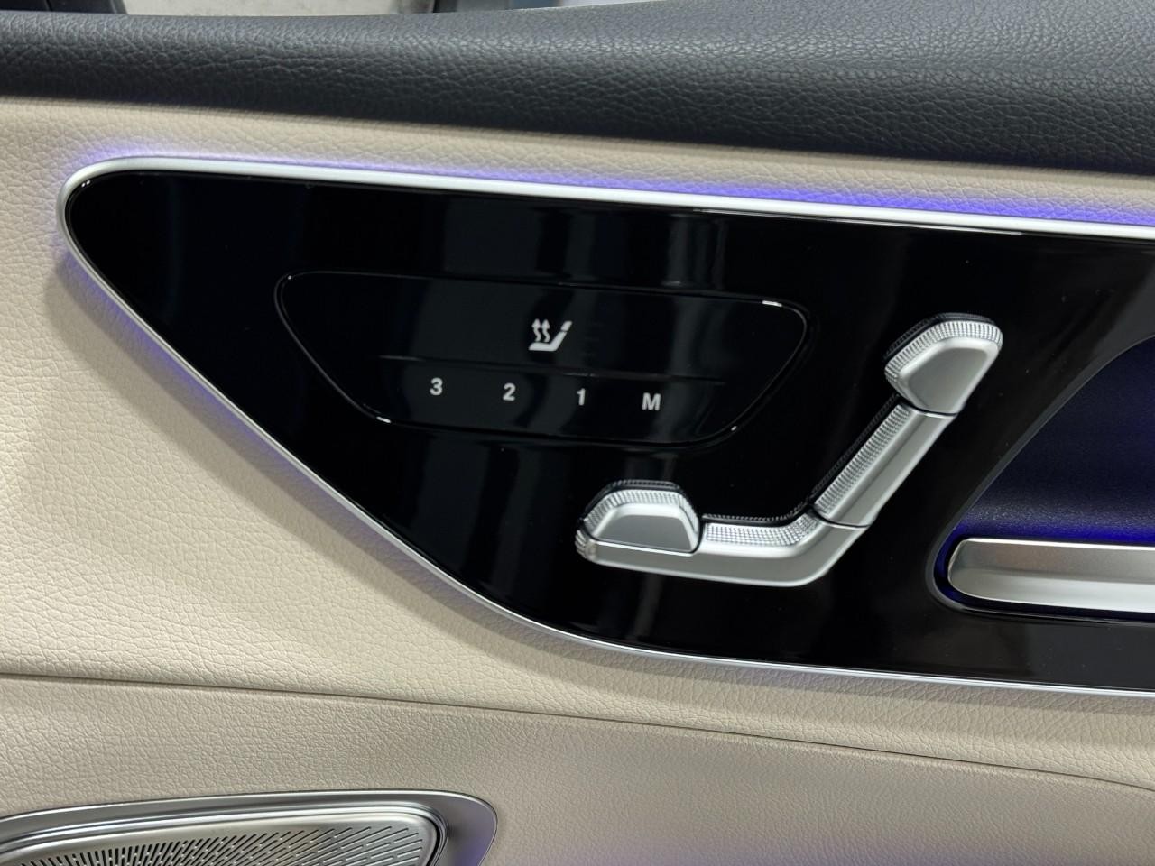 Mercedes-Benz GLC Vehicle Full-screen Gallery Image 19