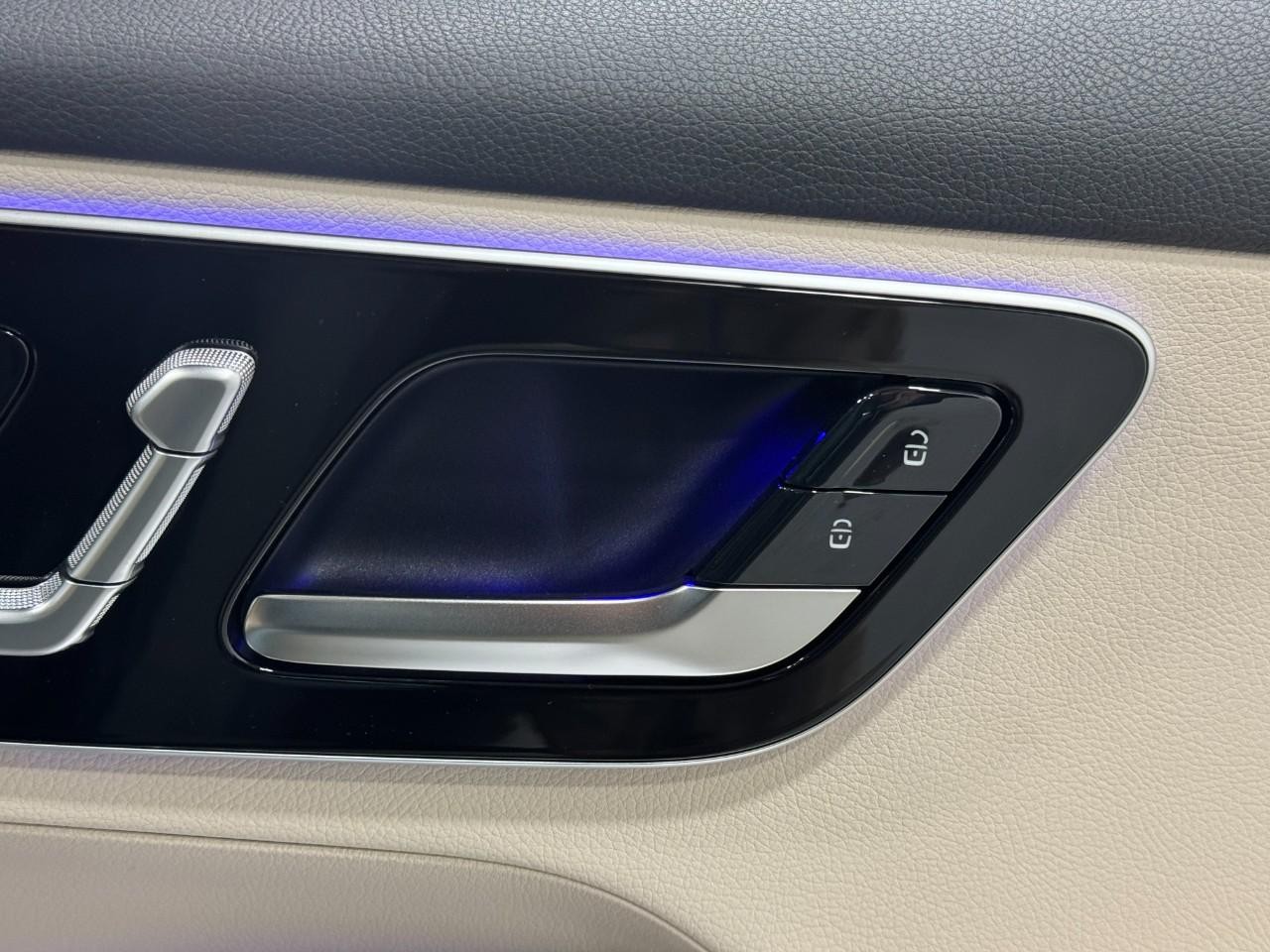 Mercedes-Benz GLC Vehicle Full-screen Gallery Image 20