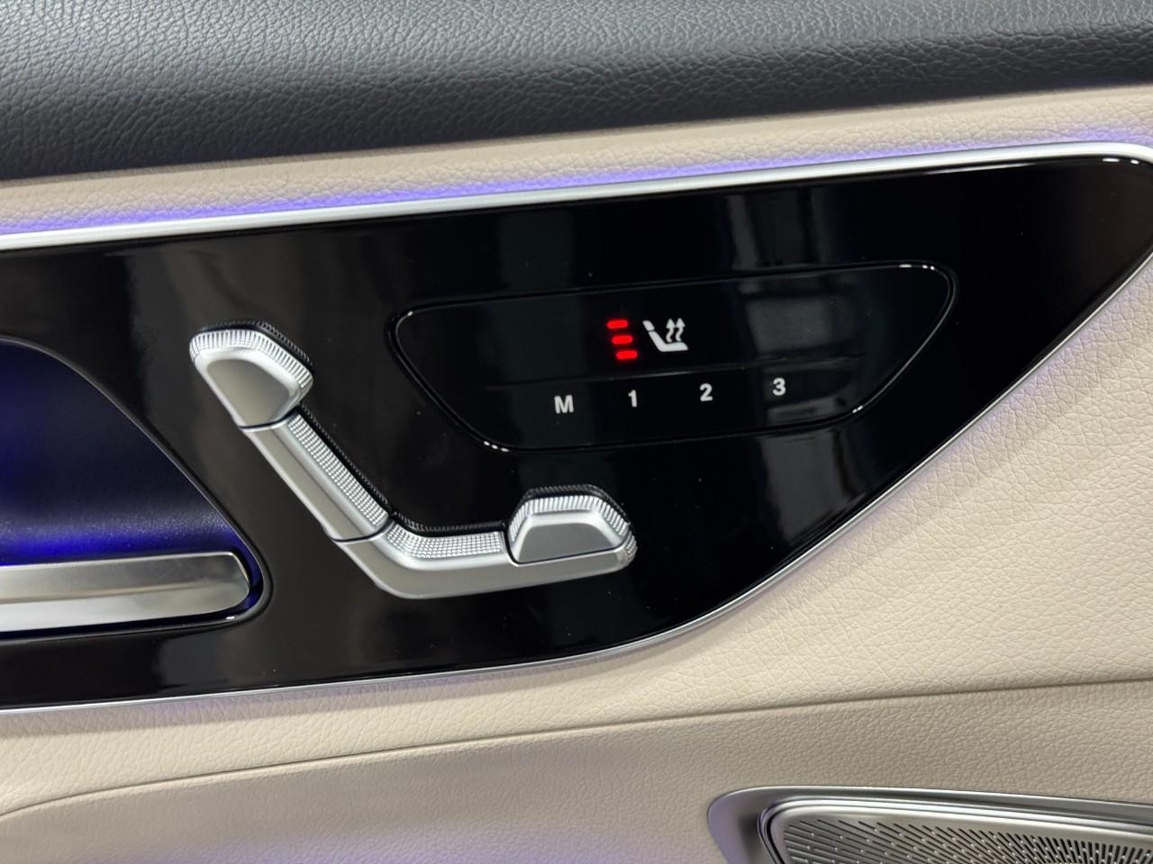 Mercedes-Benz GLC Vehicle Full-screen Gallery Image 22