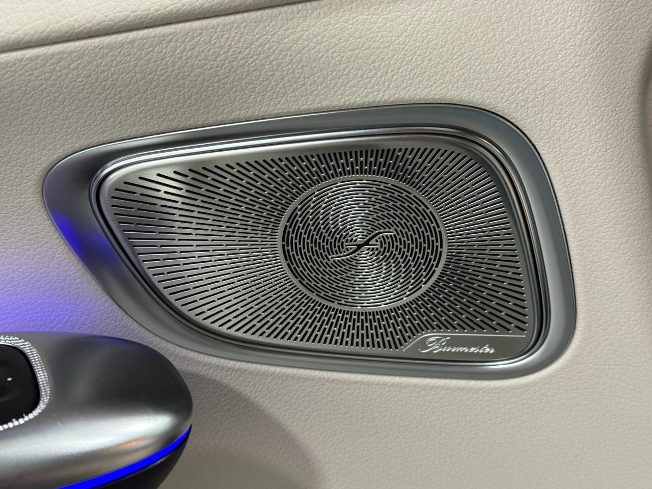 Mercedes-Benz GLC Vehicle Full-screen Gallery Image 25