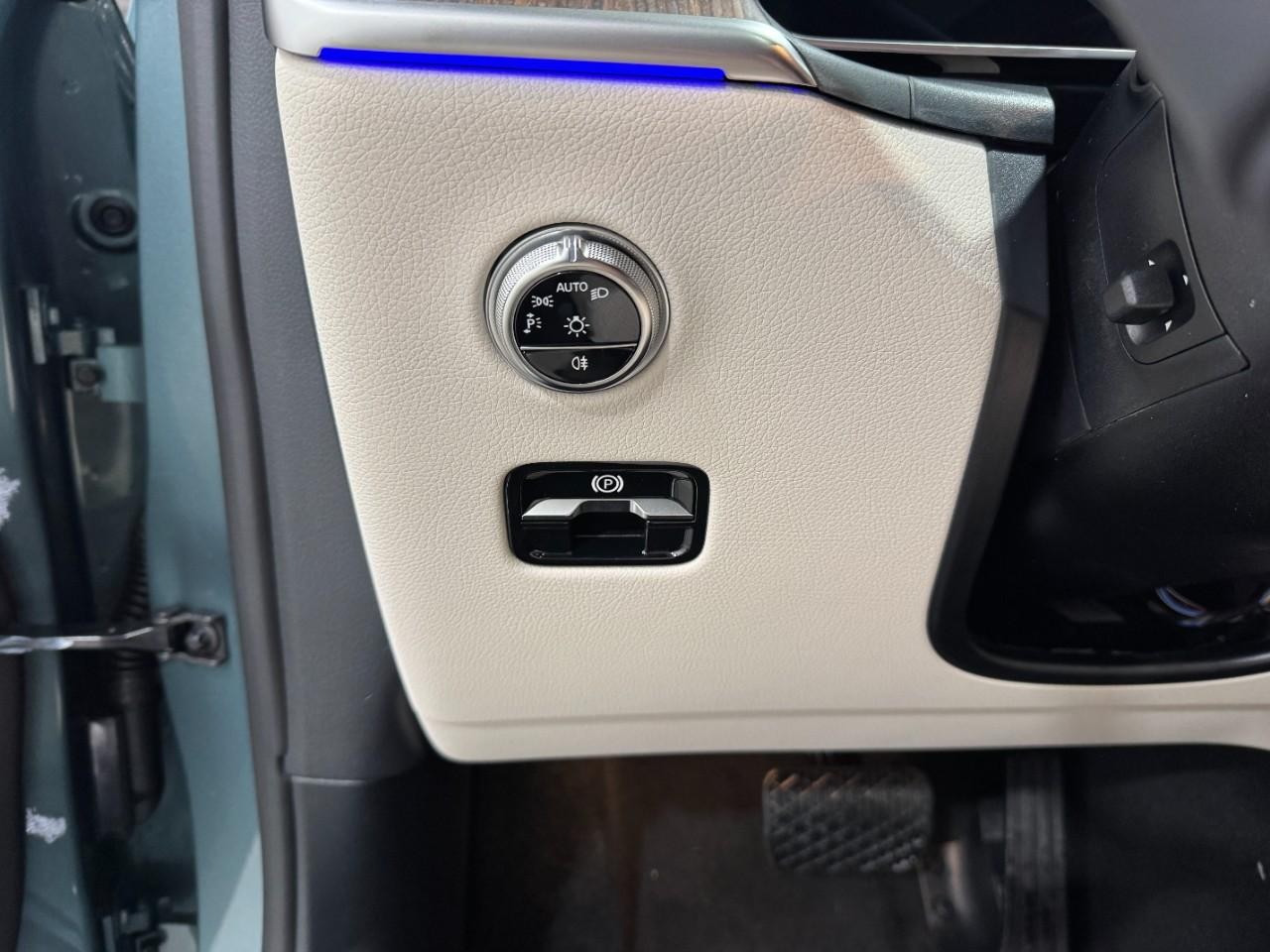 Mercedes-Benz GLC Vehicle Full-screen Gallery Image 29