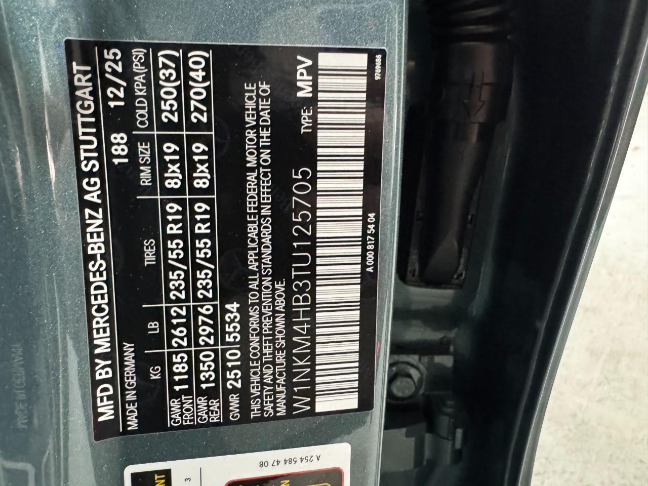 Mercedes-Benz GLC Vehicle Full-screen Gallery Image 35