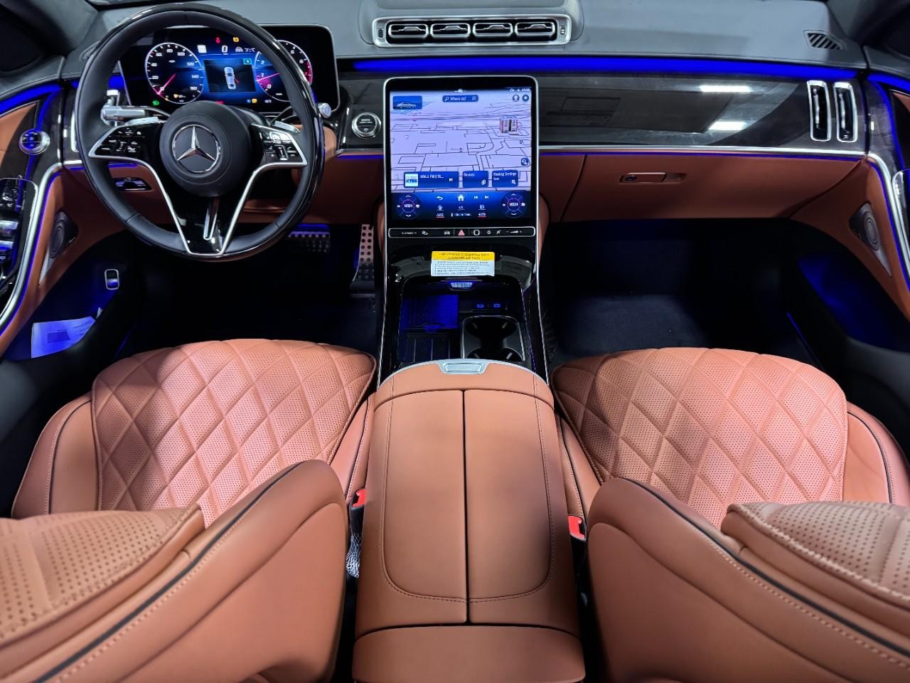 Mercedes-Benz S-Class Vehicle Full-screen Gallery Image 12