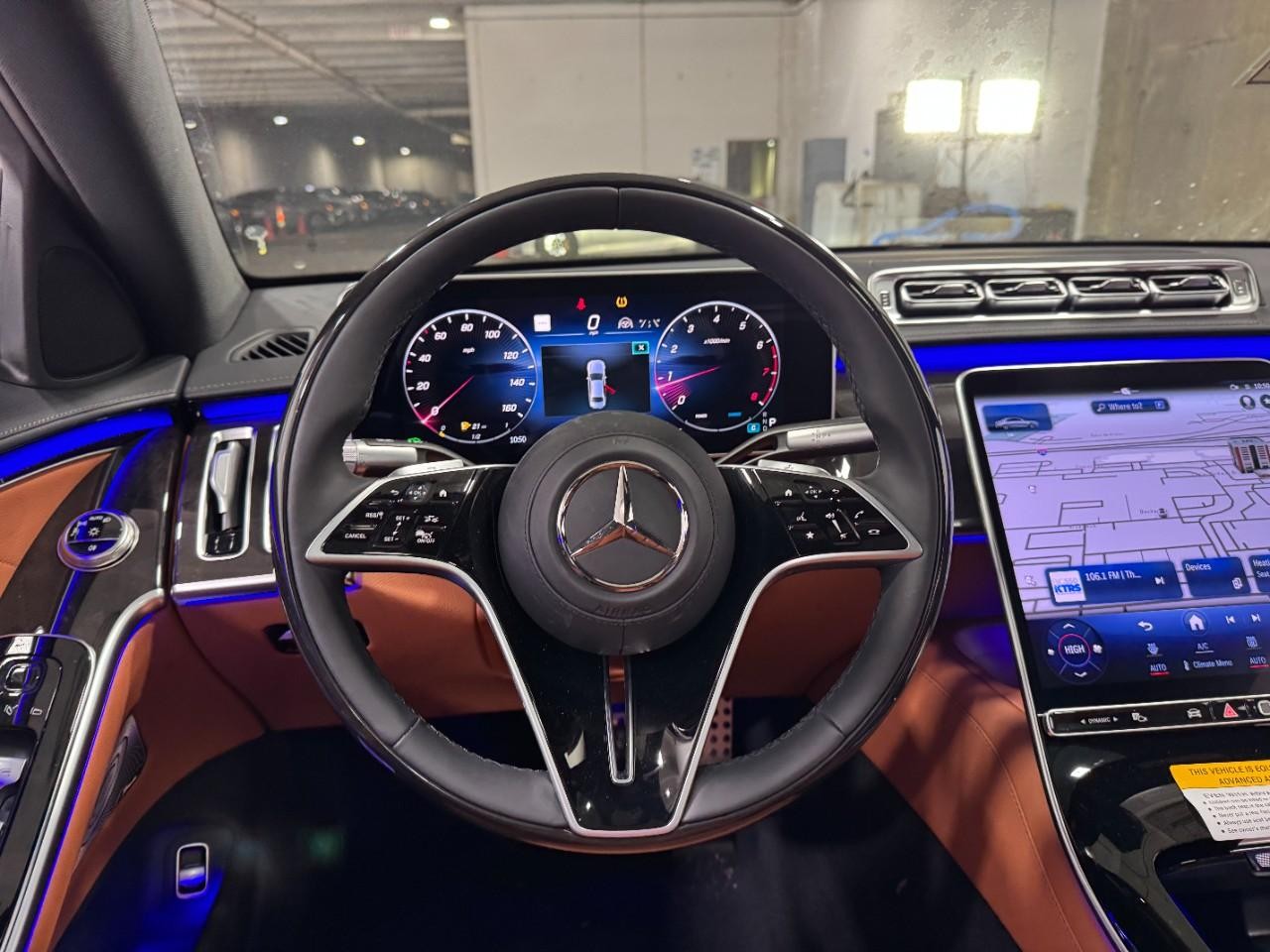 Mercedes-Benz S-Class Vehicle Full-screen Gallery Image 13