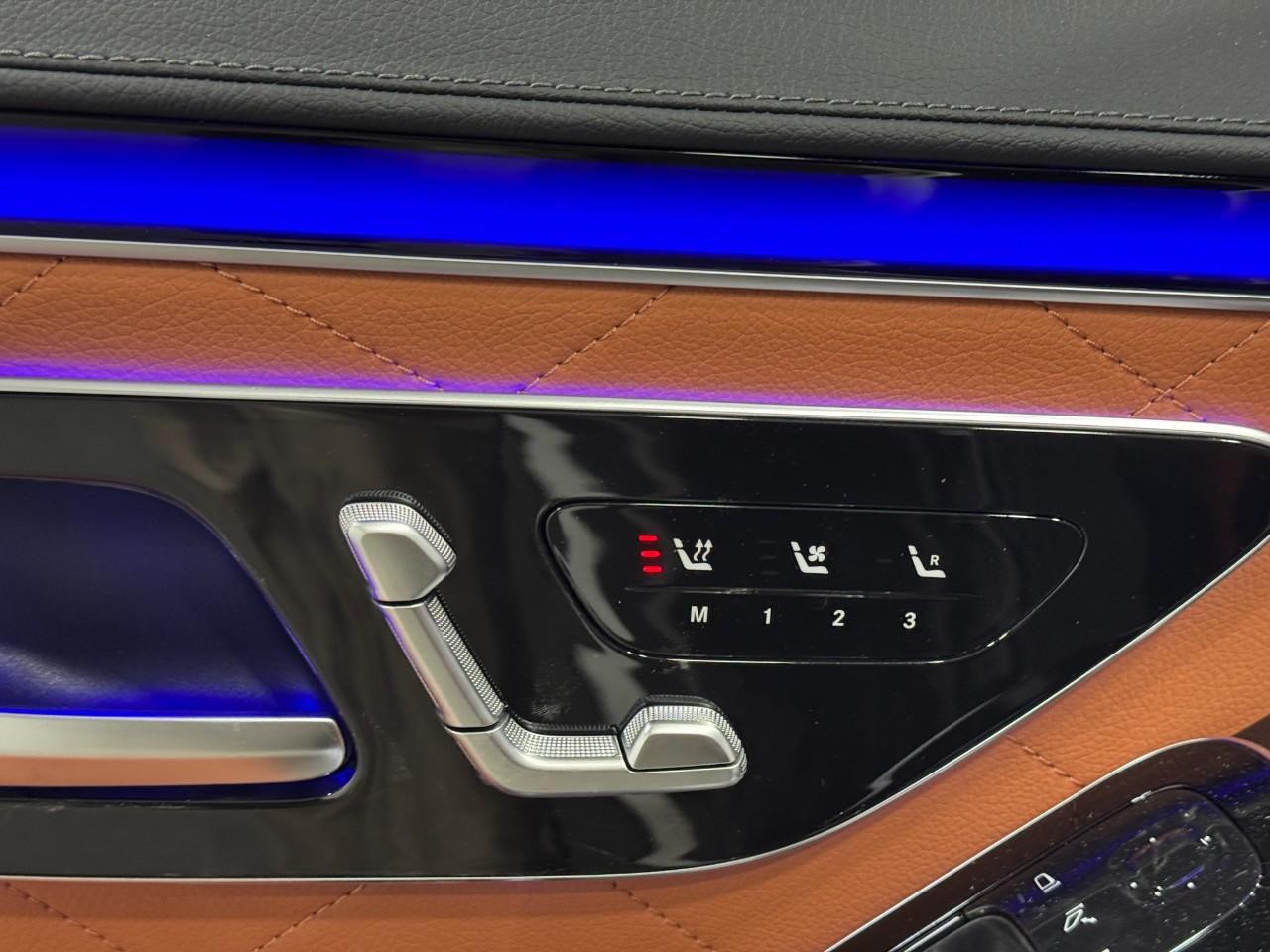 Mercedes-Benz S-Class Vehicle Full-screen Gallery Image 21