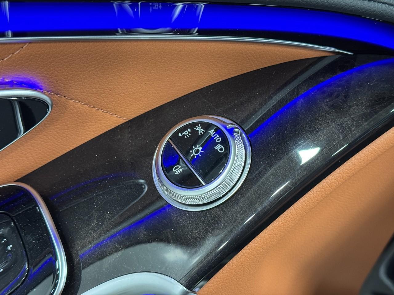 Mercedes-Benz S-Class Vehicle Full-screen Gallery Image 24