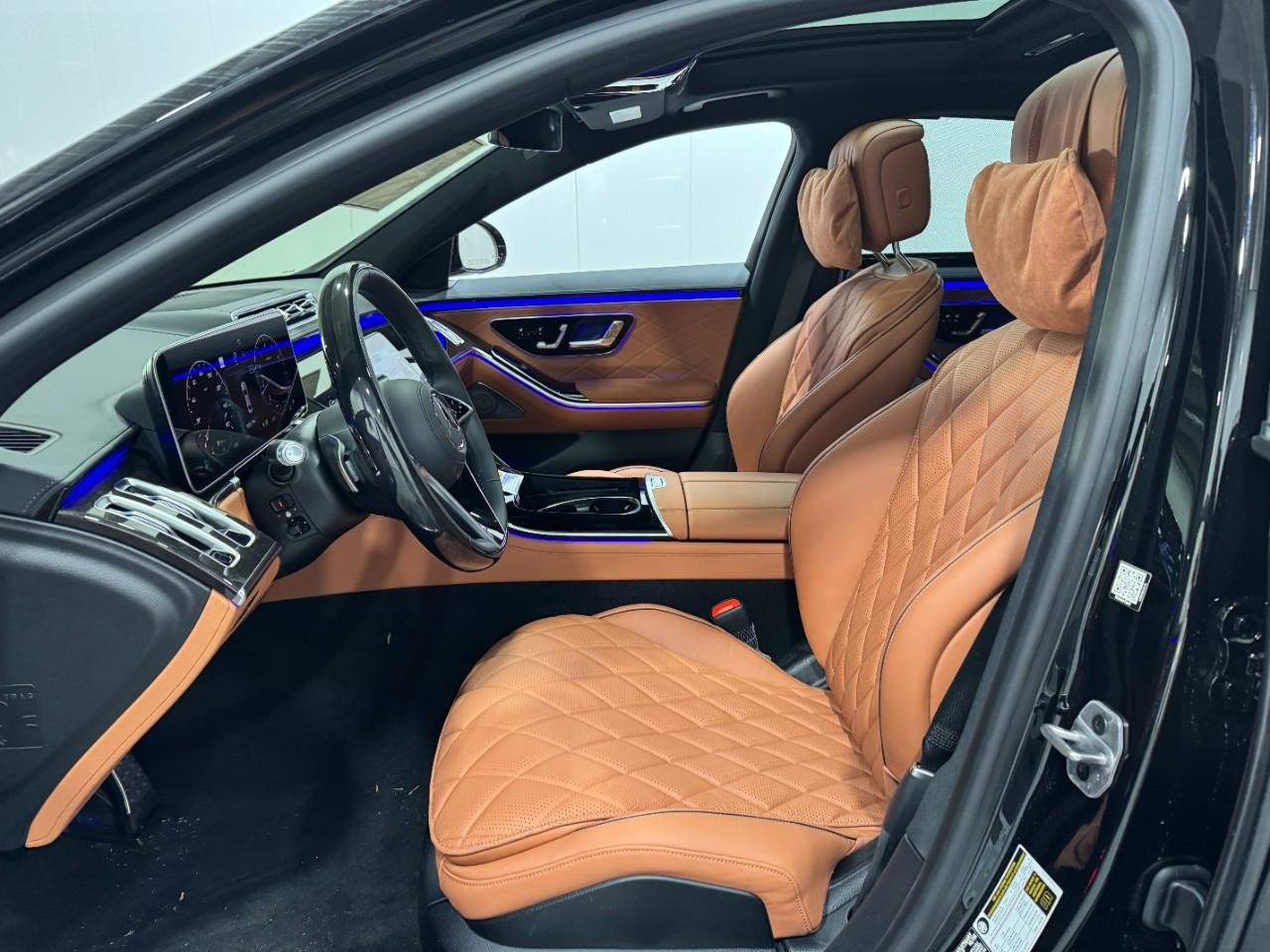 Mercedes-Benz S-Class Vehicle Full-screen Gallery Image 27