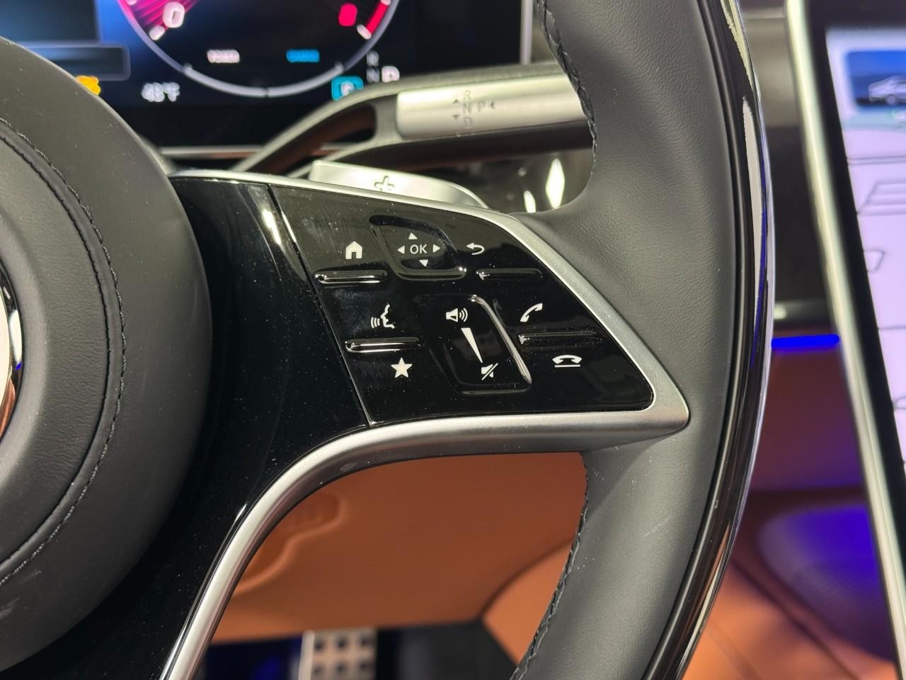 Mercedes-Benz S-Class Vehicle Full-screen Gallery Image 31