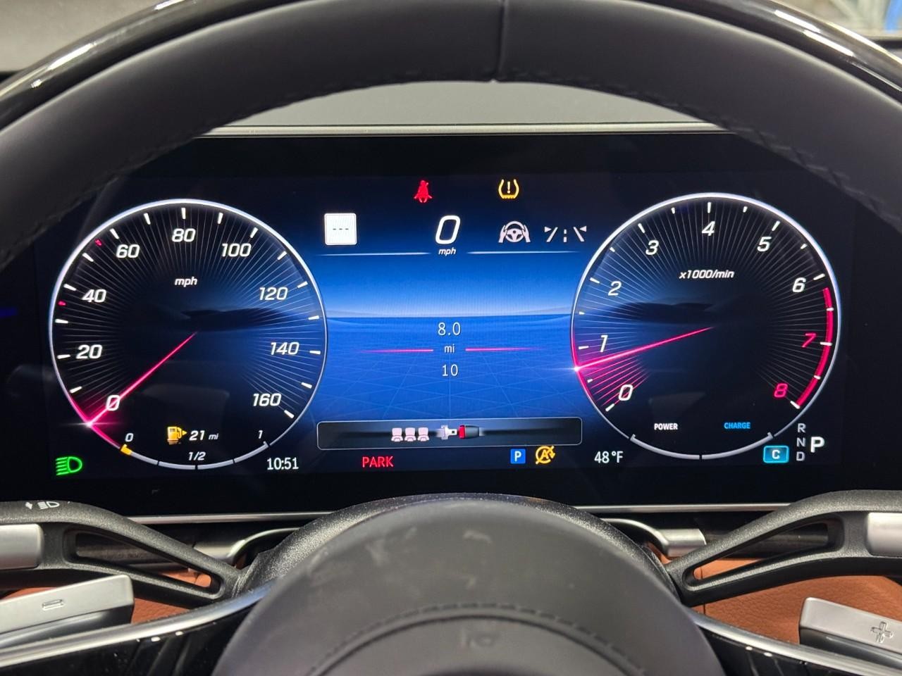 Mercedes-Benz S-Class Vehicle Full-screen Gallery Image 32