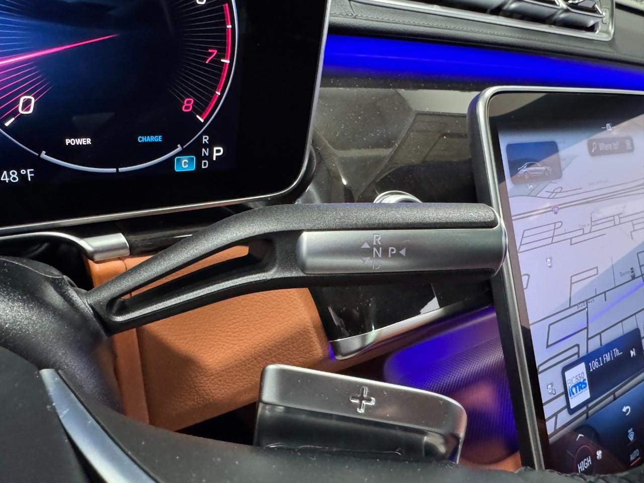 Mercedes-Benz S-Class Vehicle Full-screen Gallery Image 33